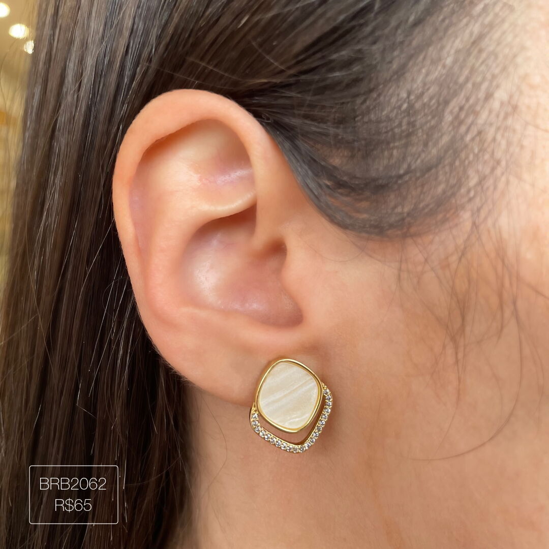 Brinco Losango em Madre c/ Aro Cravejado Cristal Dourado